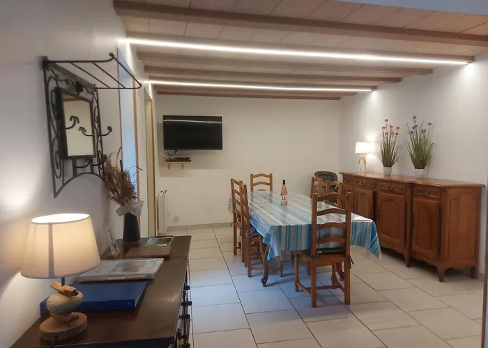 Semesterbostad La Fontchaude, De Charme Au Coeur De La Nature A *